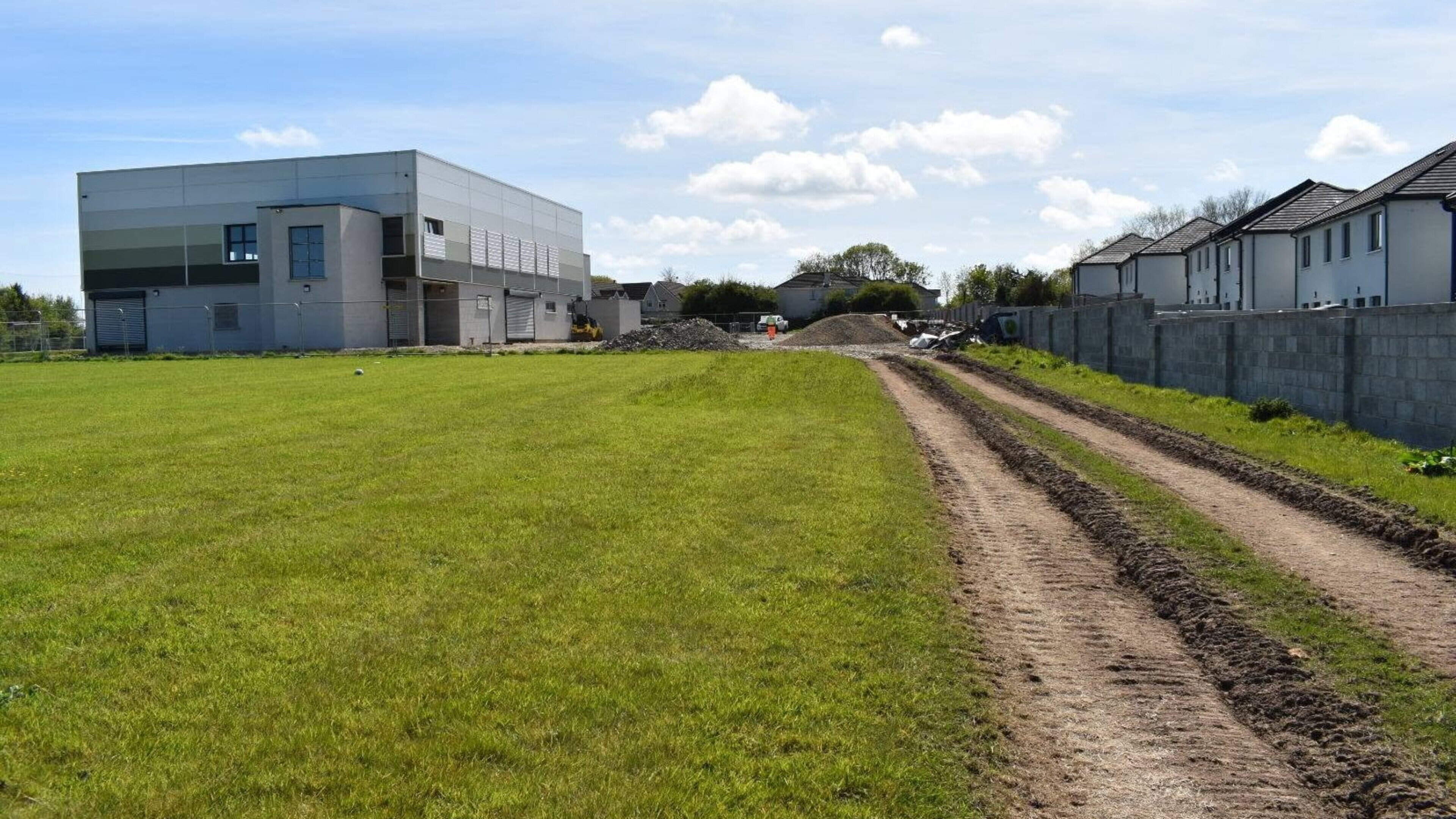 Minister’s response criticised after Wexford GAA club is hit with €52,000 connection fee by Uisce Éireann